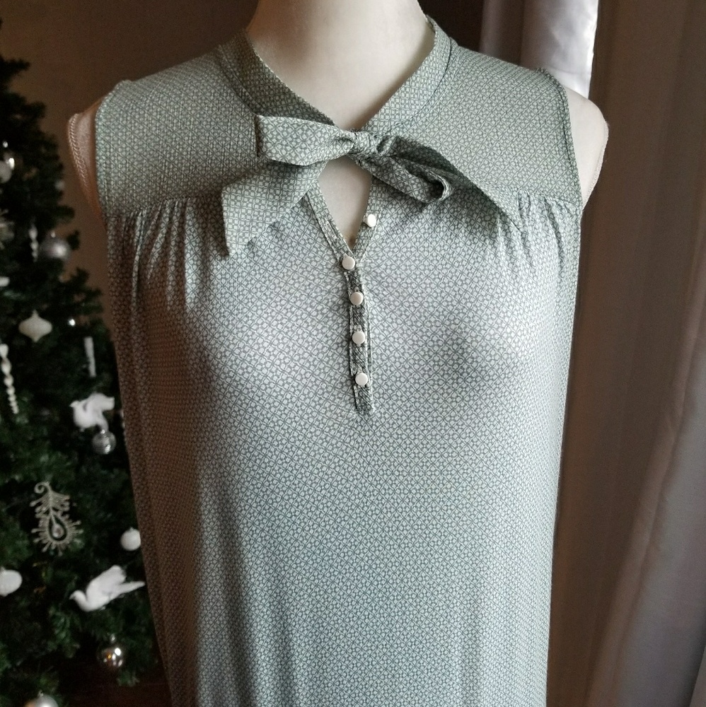 Dainty sleeveless loft blouse
